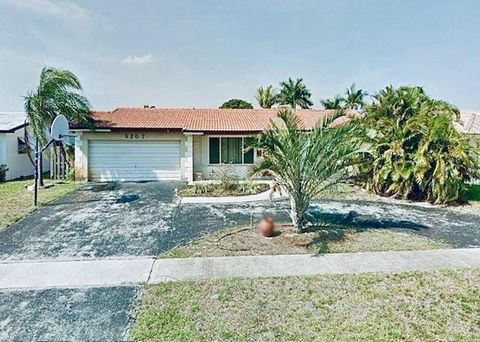 Photo of 5207 Roosevelt St, Hollywood, FL 33021 (MLS # F10535209)