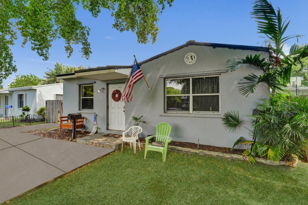 Photo of 2815 ADAMS Street, Hollywood, FL 33020 (MLS # B26059999)