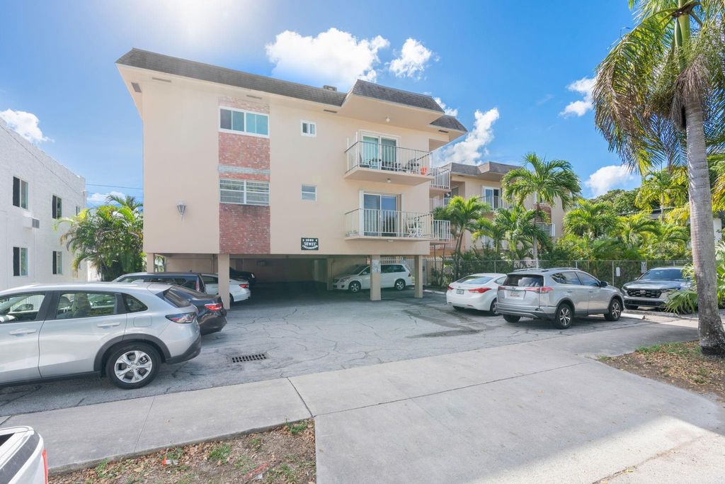 Photo of 1840 Dewey St #101, Hollywood, FL 33020 (MLS # F10542344)