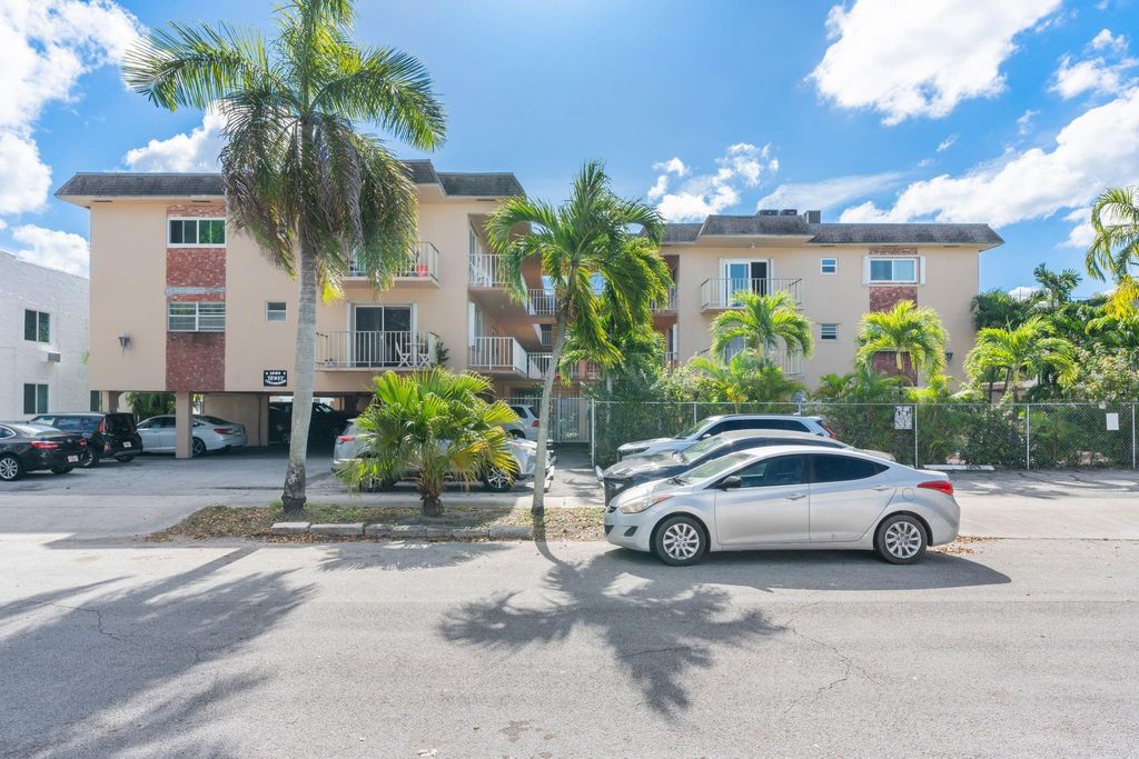 Photo of 1840 Dewey Street #101, Hollywood, FL 33020 (MLS # F10542344)