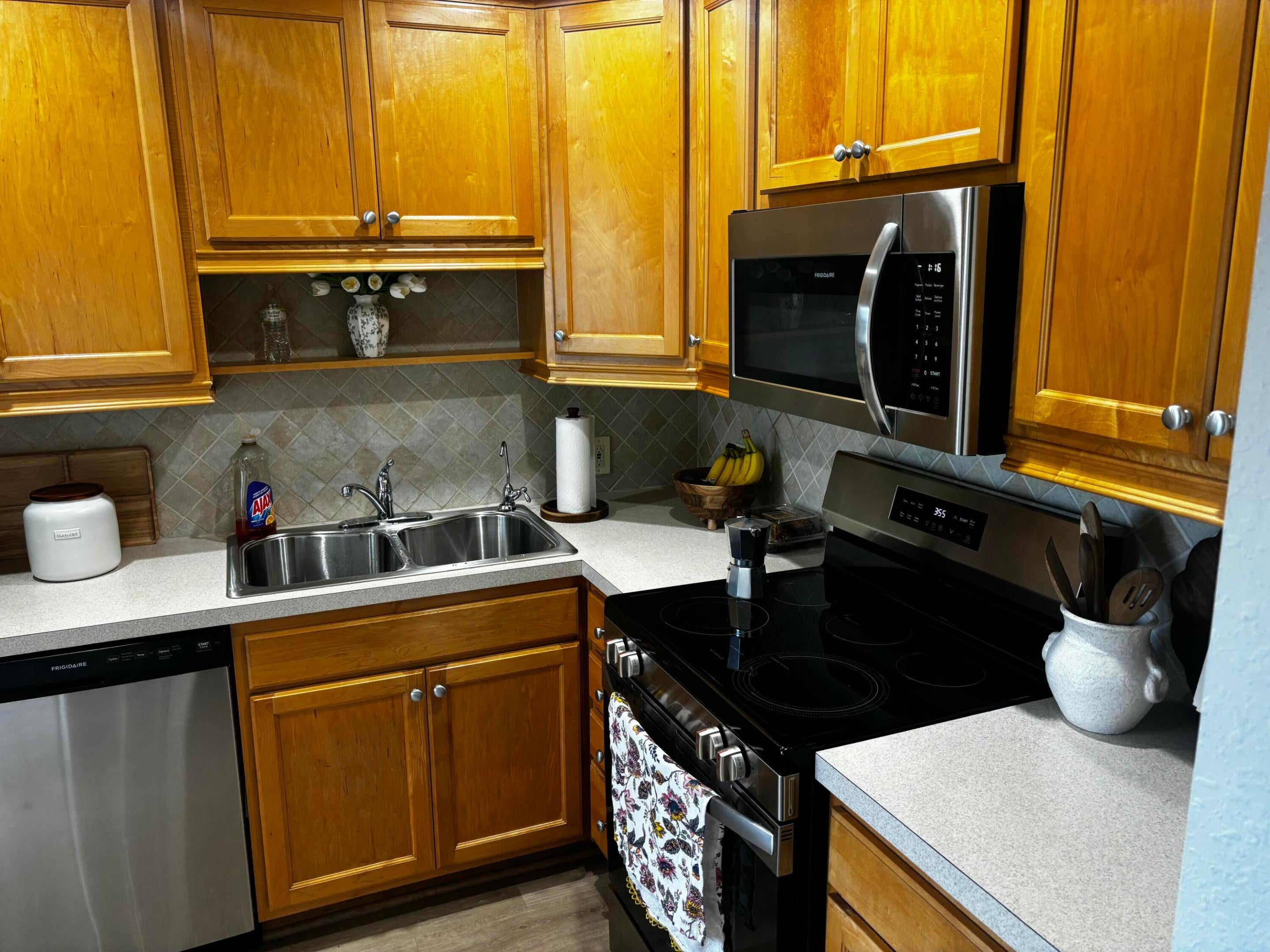 Properties 4242 DESTE Court 201