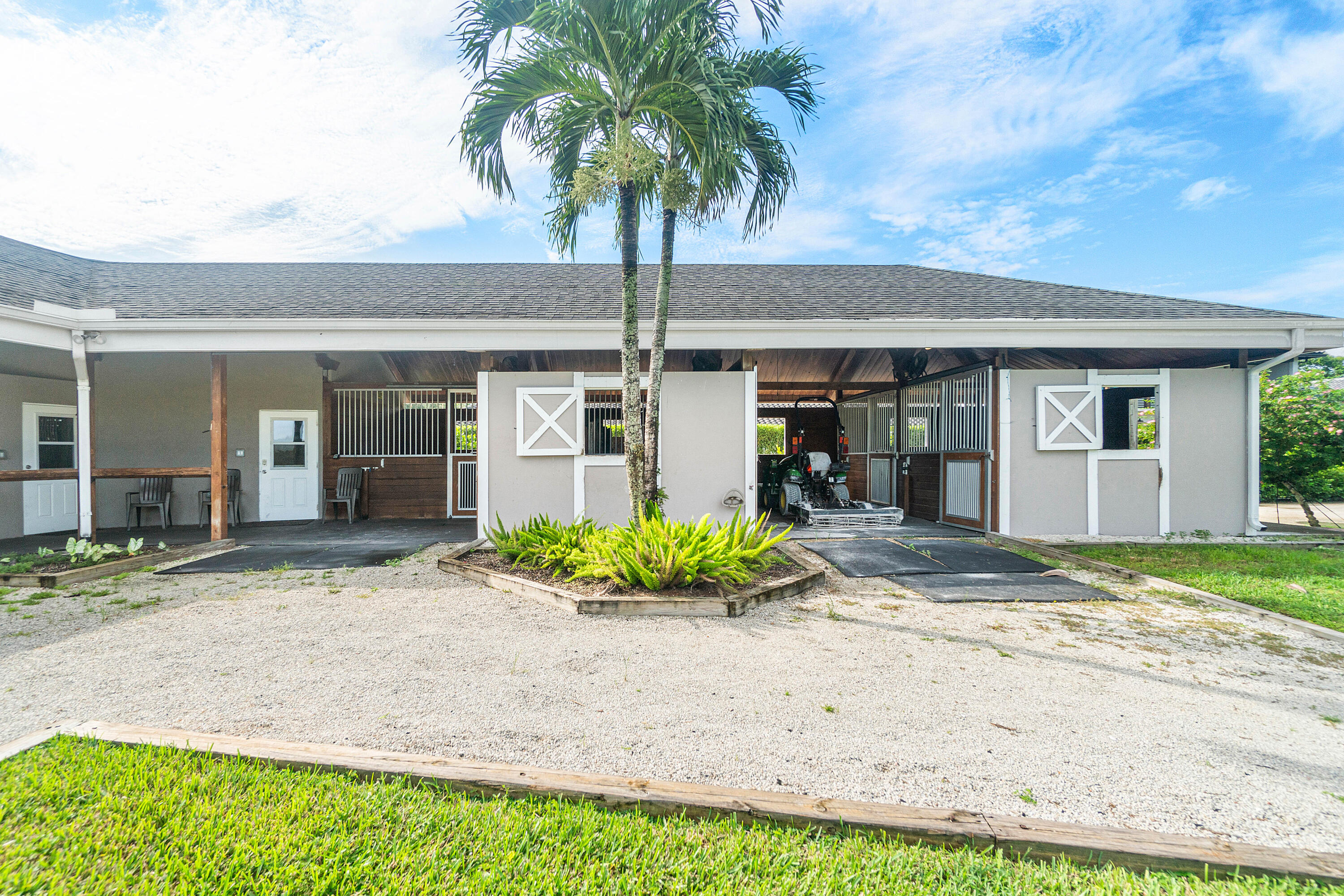 SADDLE TRAIL PARK OF WELLINGTON - Residential Lease