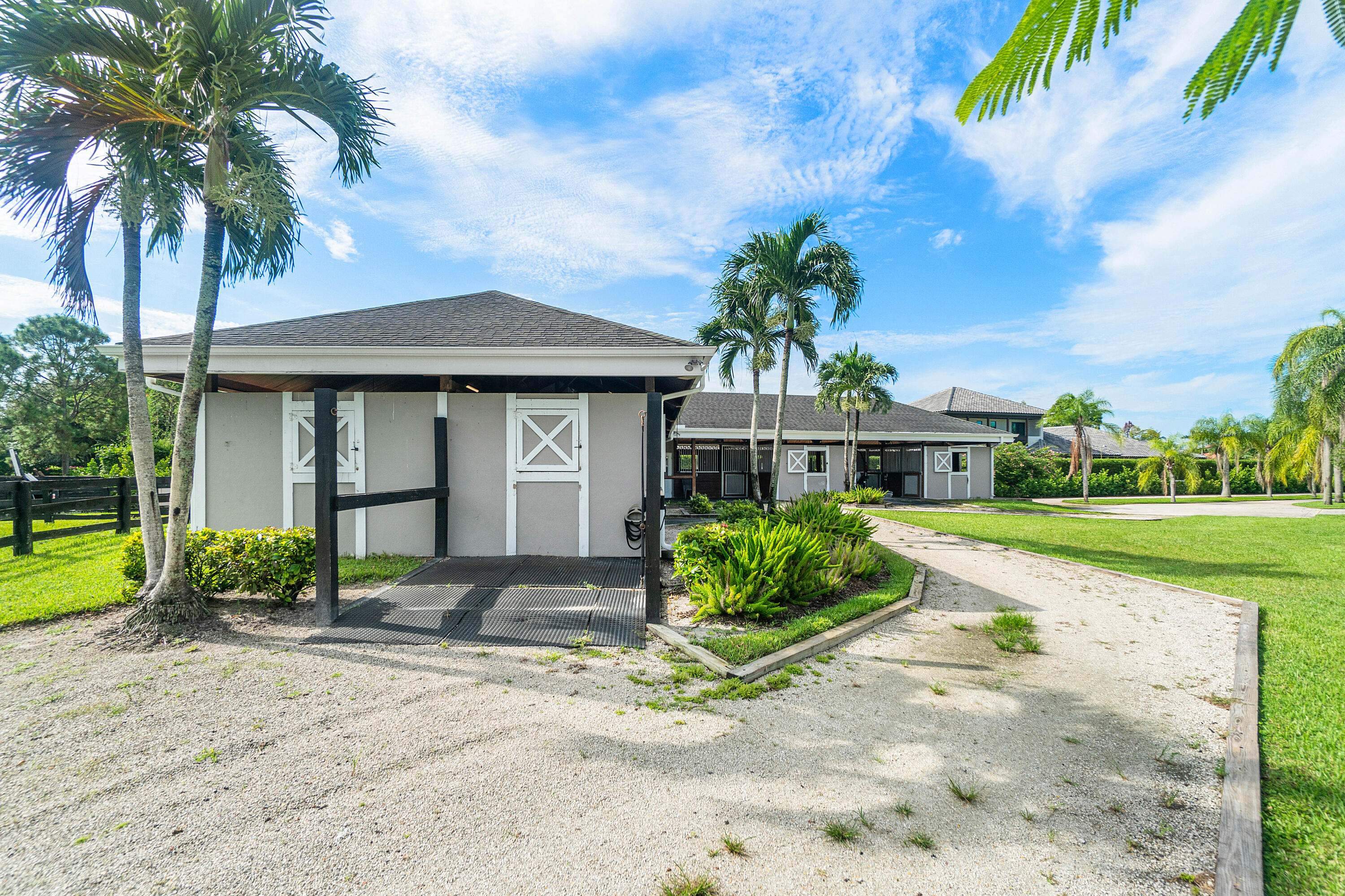 SADDLE TRAIL PARK OF WELLINGTON - Residential Lease