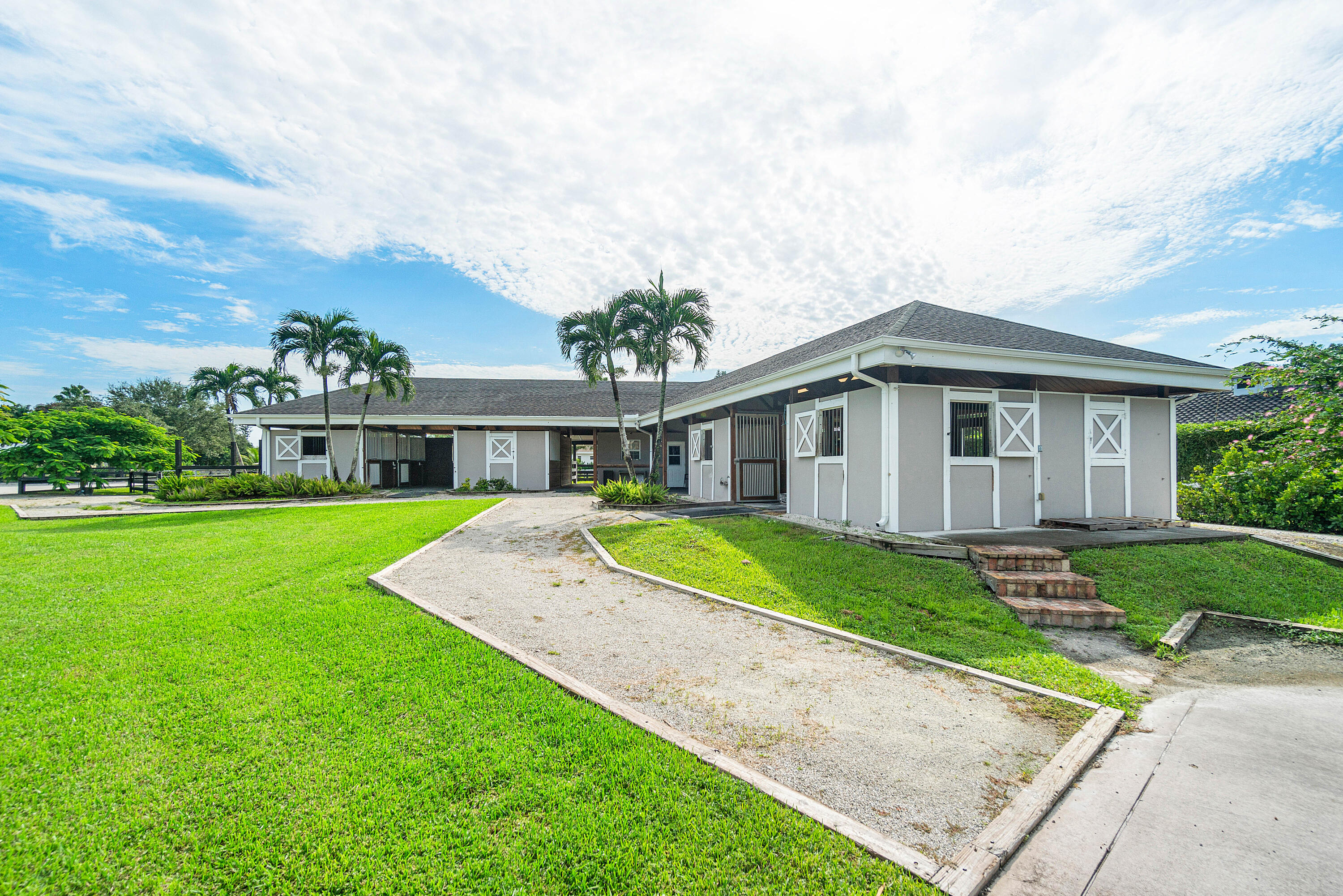 SADDLE TRAIL PARK OF WELLINGTON - Residential Lease