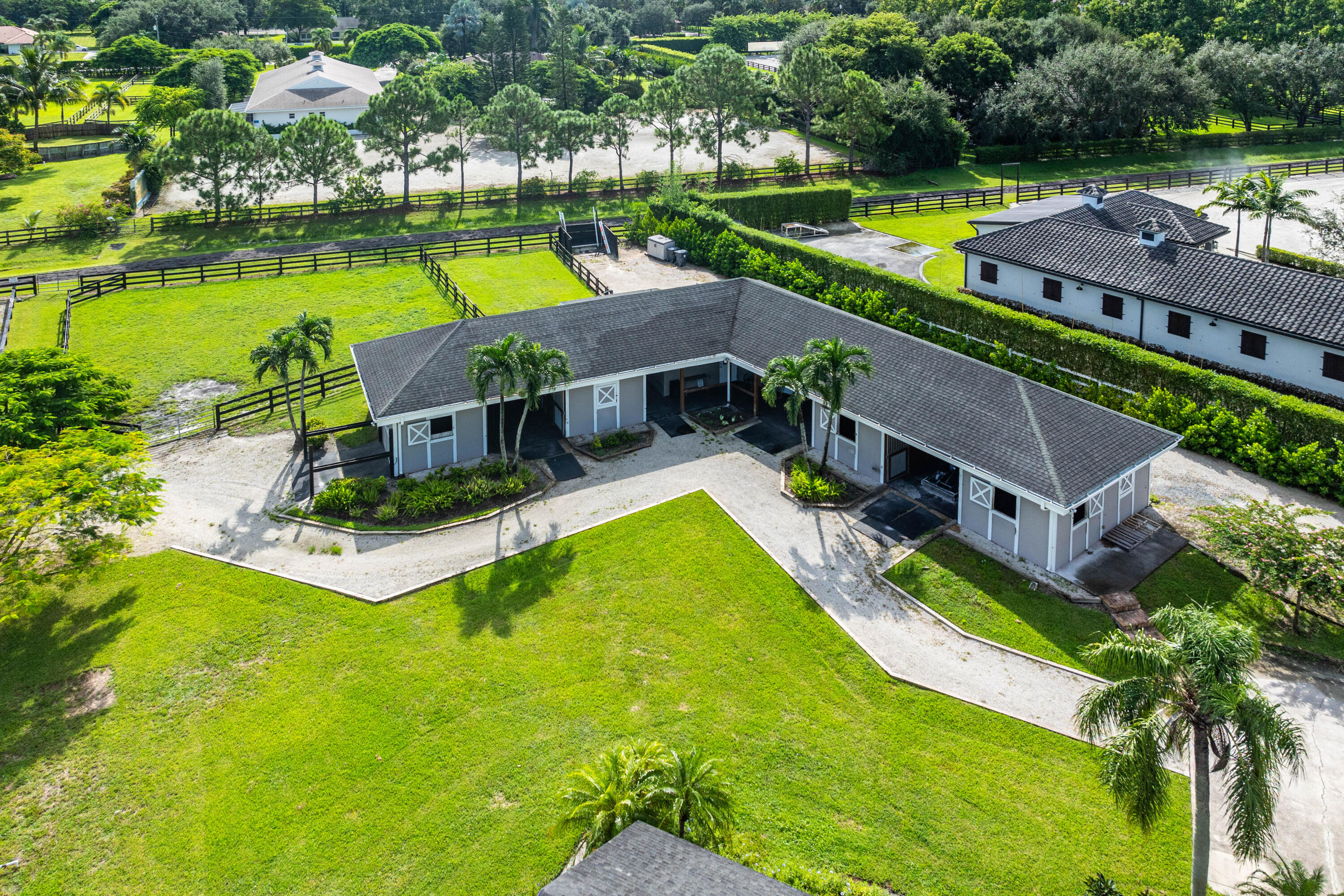 SADDLE TRAIL PARK OF WELLINGTON - Residential Lease