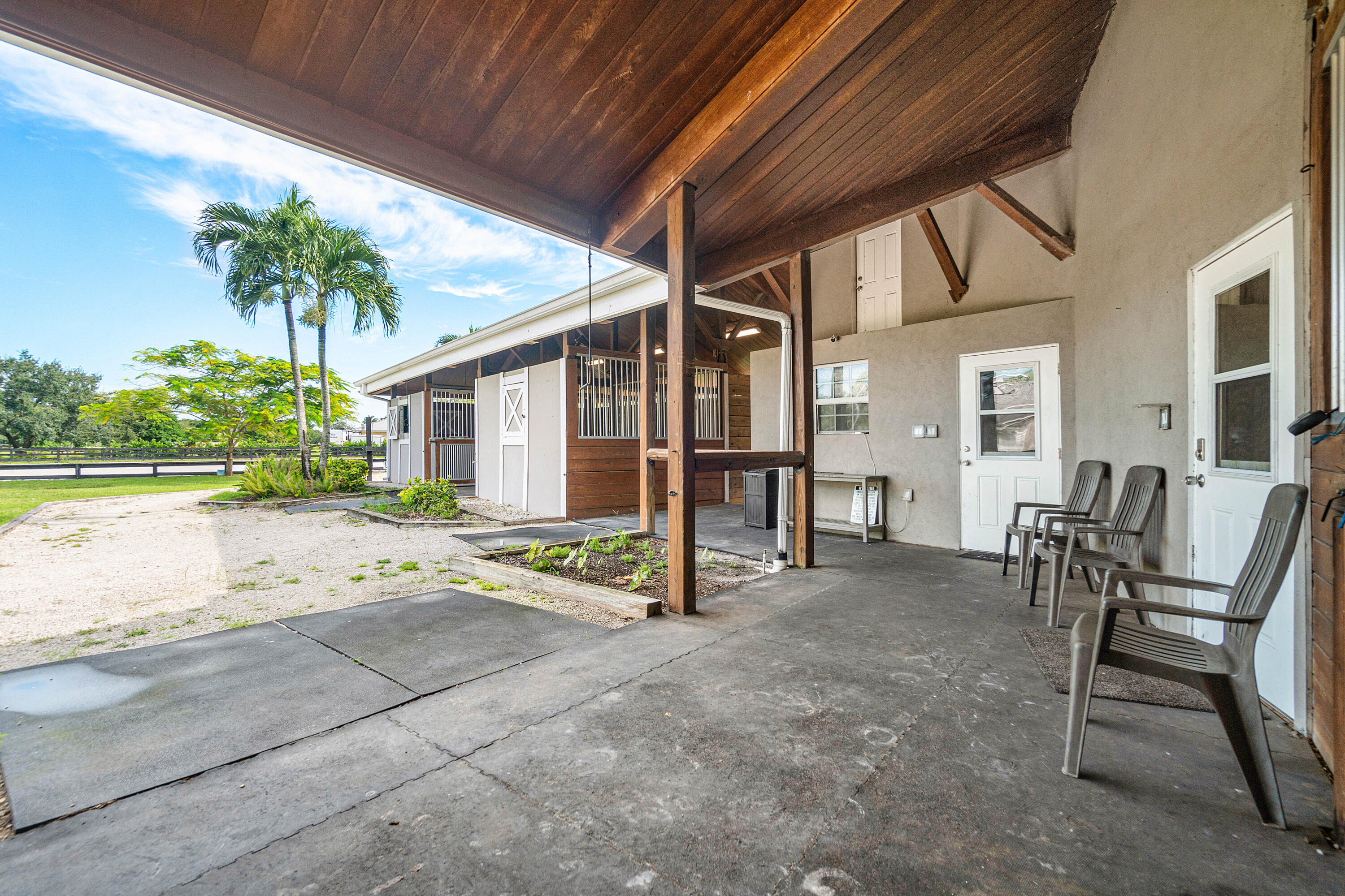 SADDLE TRAIL PARK OF WELLINGTON - Residential Lease