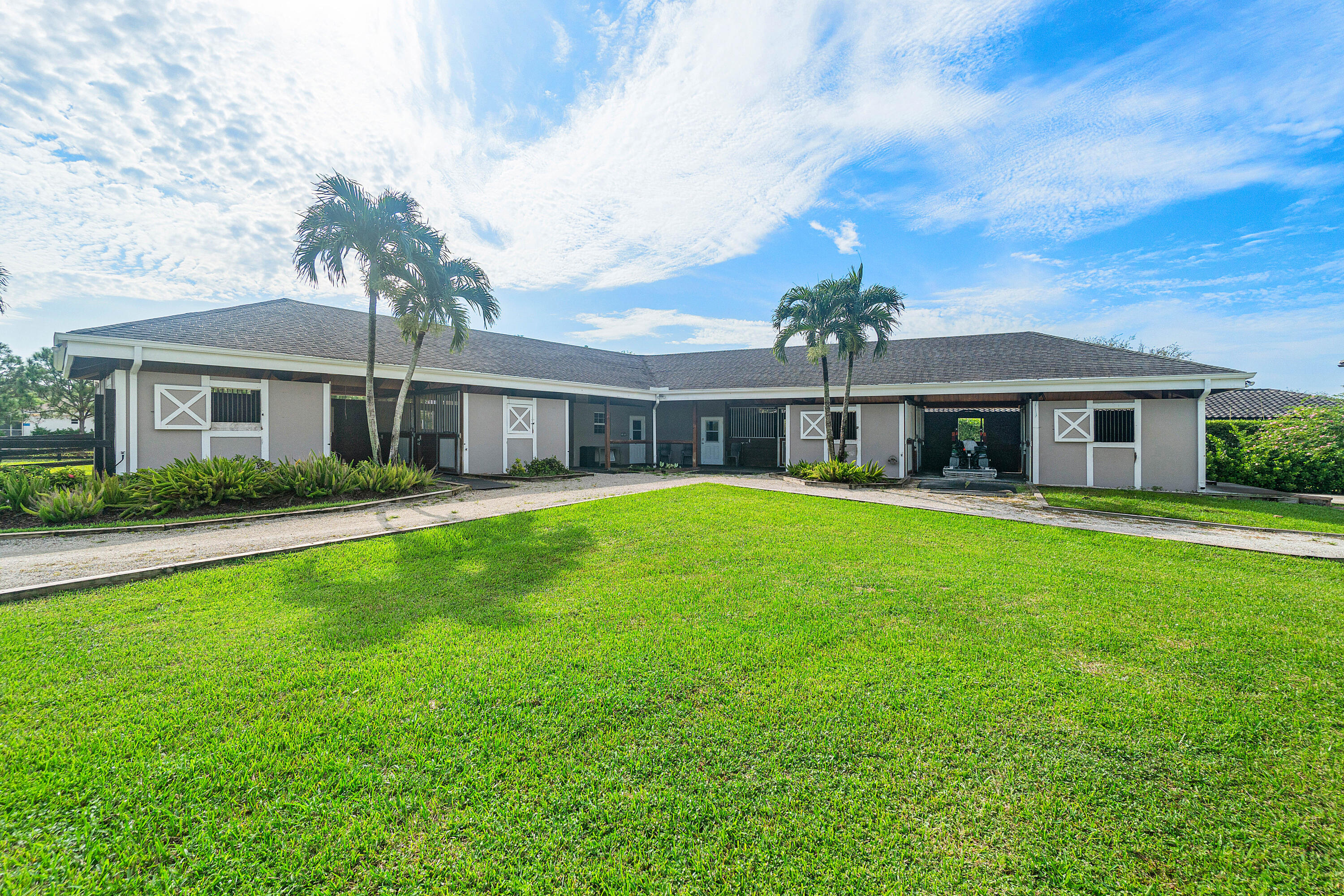 SADDLE TRAIL PARK OF WELLINGTON - Residential Lease