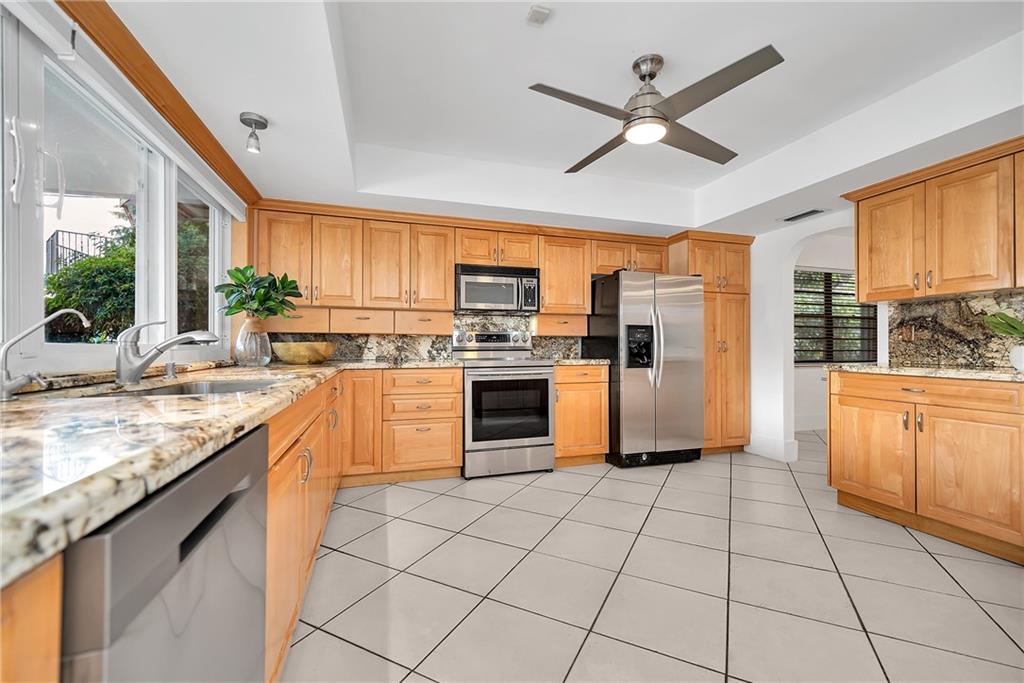 Las Olas - Residential Lease