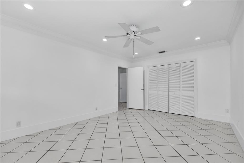 Las Olas - Residential Lease