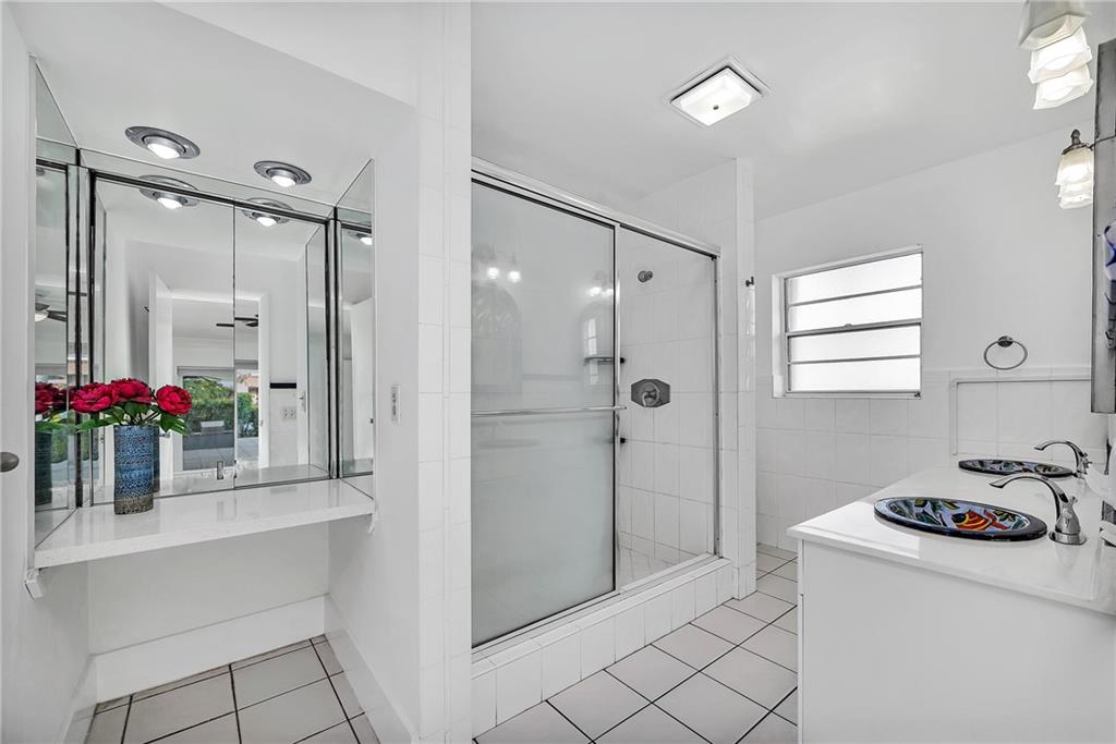 Las Olas - Residential Lease