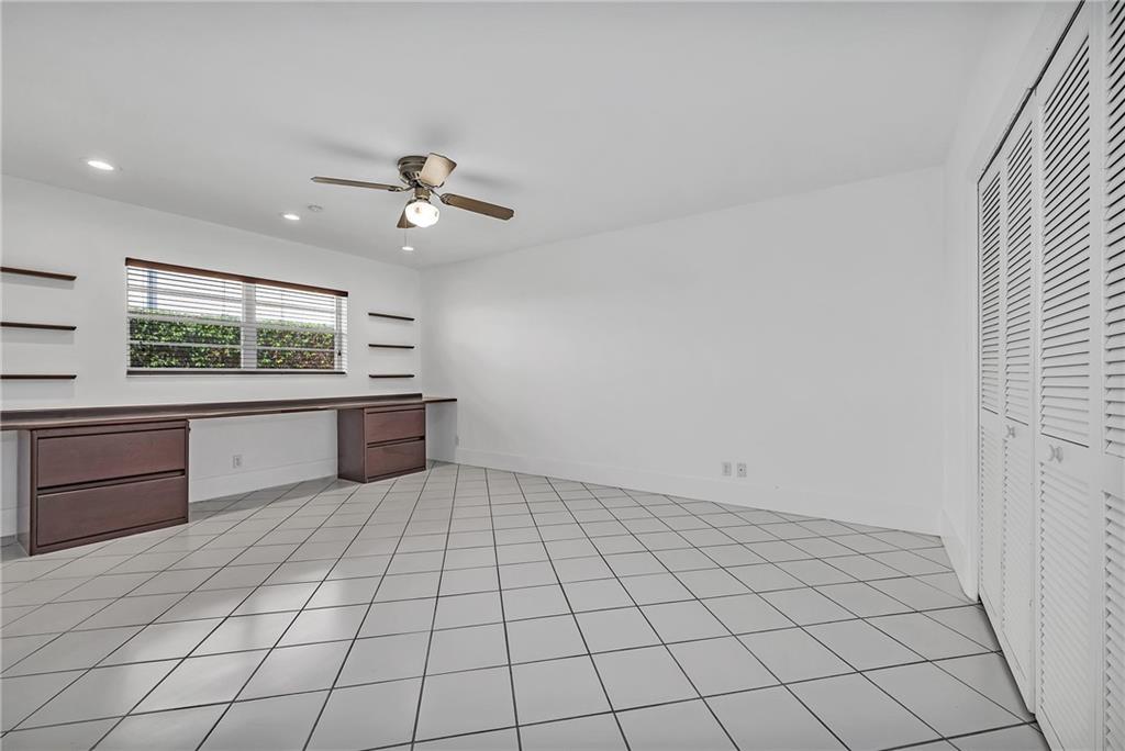 Las Olas - Residential Lease