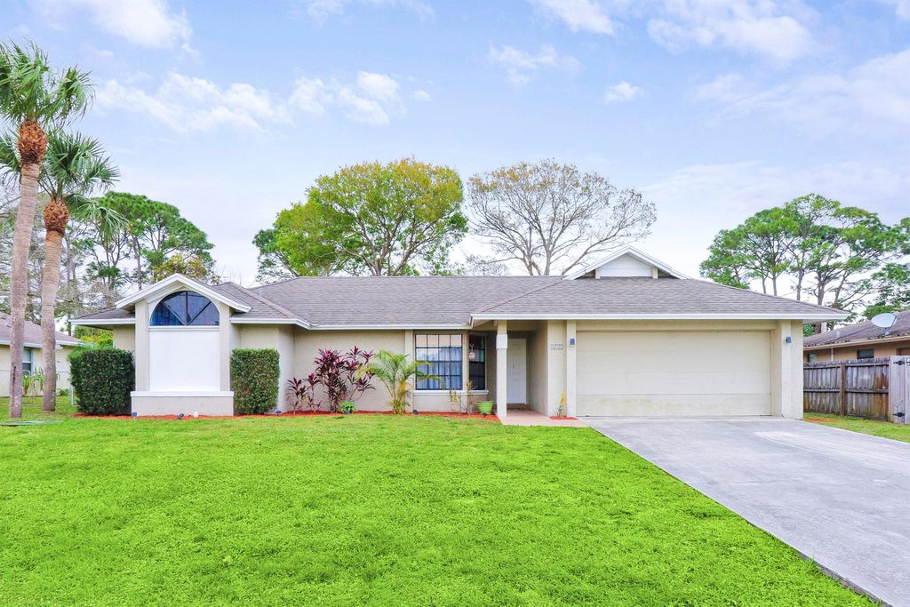 Photo of 855 SE Polynesian Avenue, Port Saint Lucie, FL 34983 (MLS # R10953609)