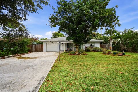 Photo of 2316 SE 1st Street, Boynton Beach, FL 33435 (MLS # B26003690)