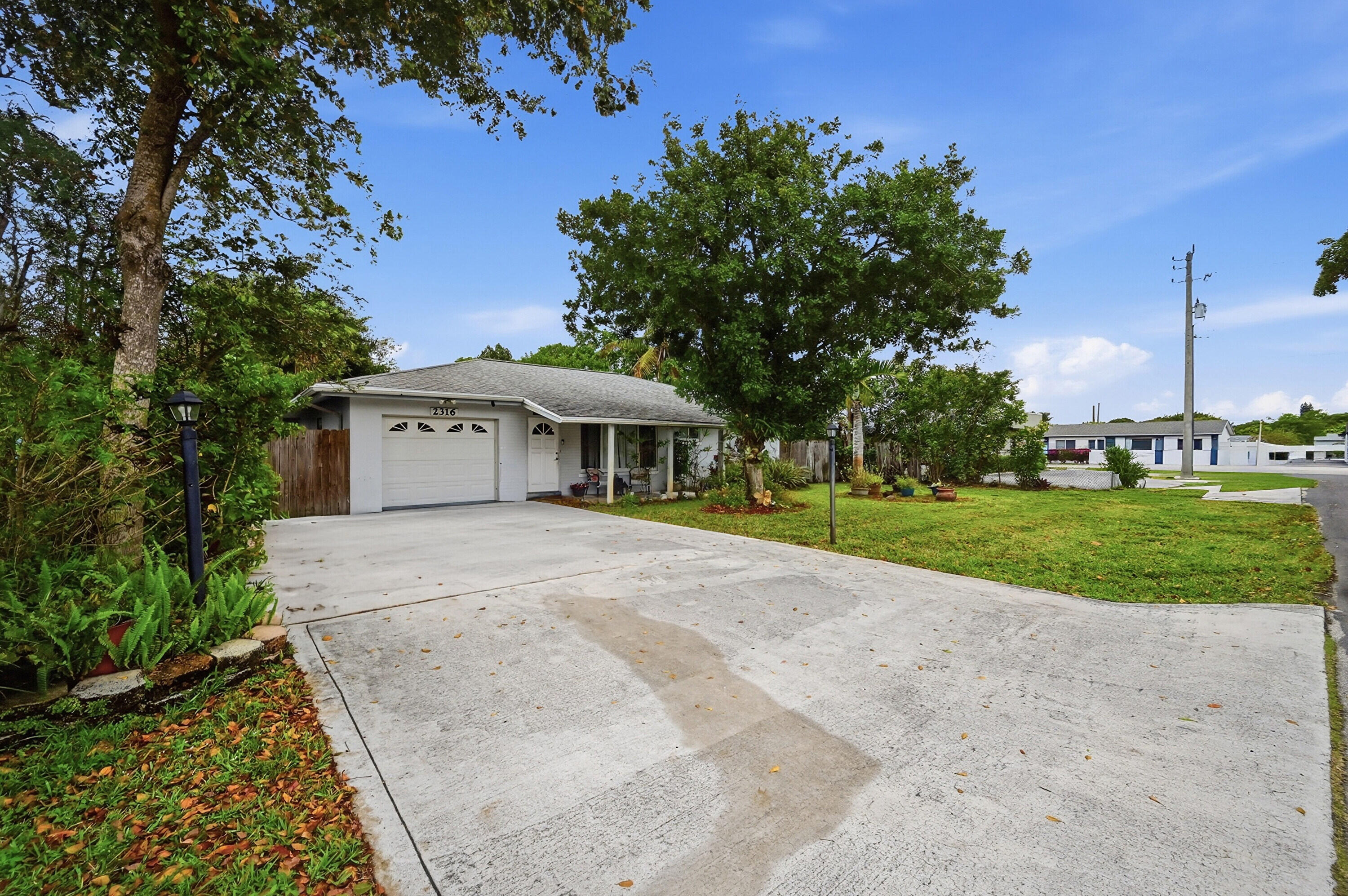 CRESTVIEW BOYNTON - Residential