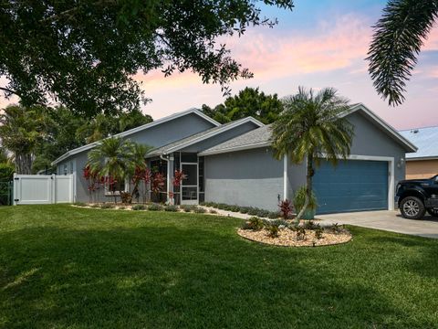 Photo of 2565 SW Riviera Road, Stuart, FL 34997 (MLS # B26022216)