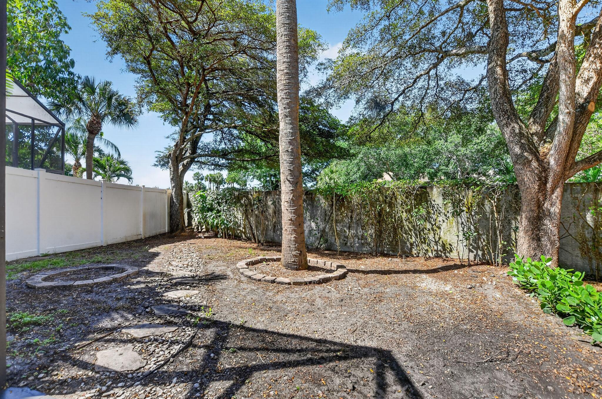 BOCA HERMOSA GARDENS - Residential