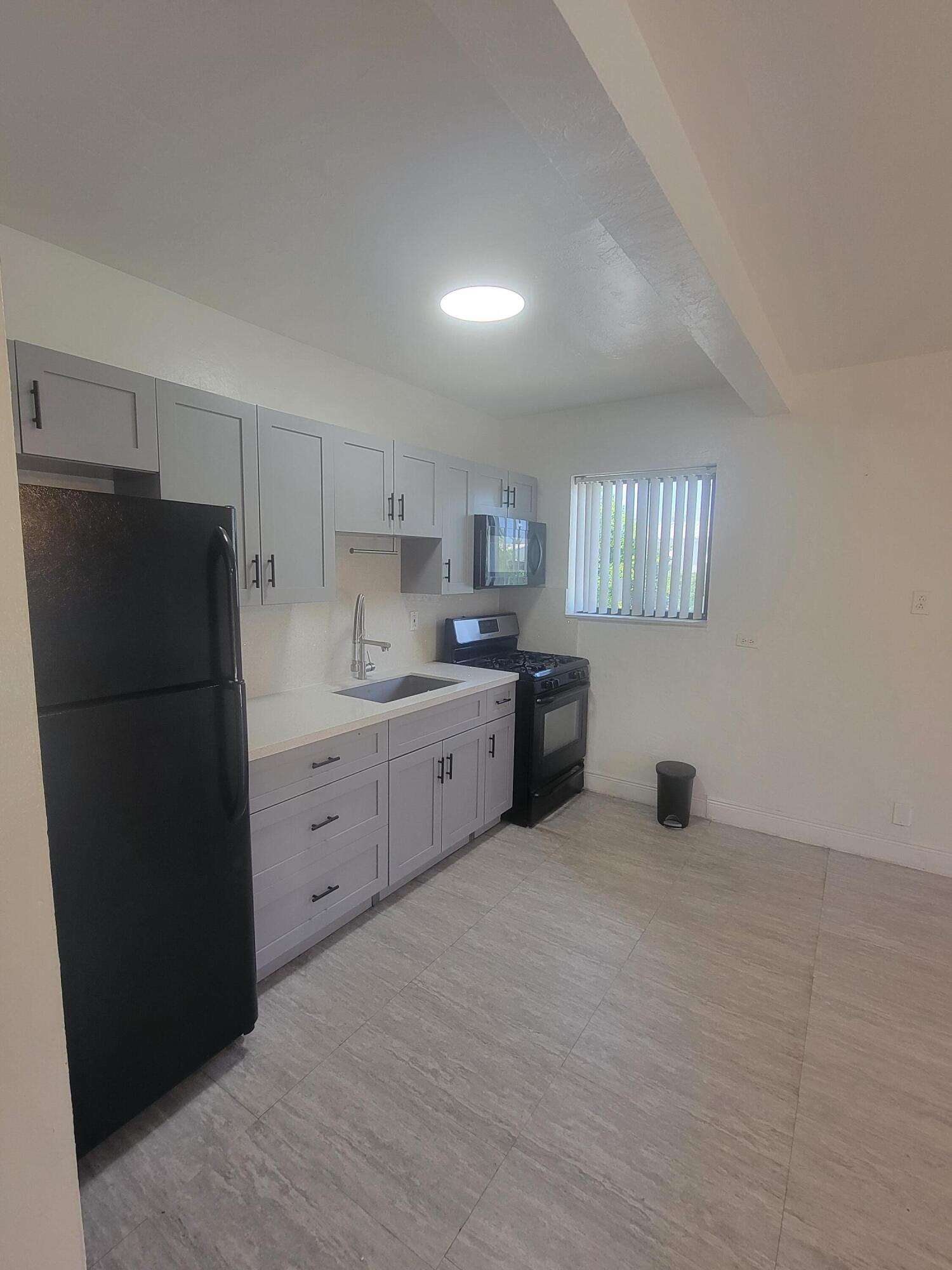 PEMBROKE ARMS CONDO APTS INC - Residential Lease
