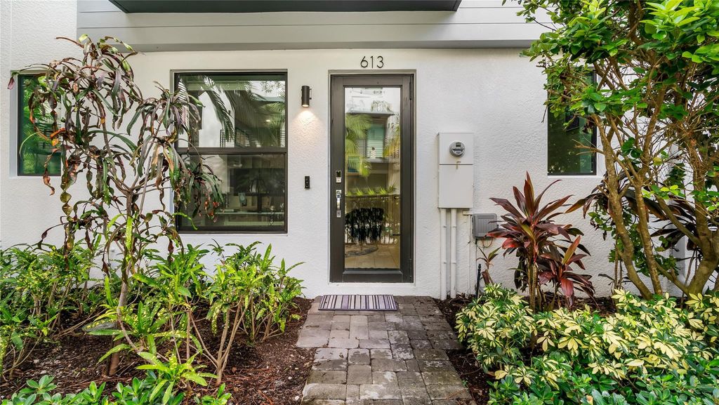 Photo of 613 NE 22nd Drive #613, Fort Lauderdale, FL 33305 (MLS # F10552716)