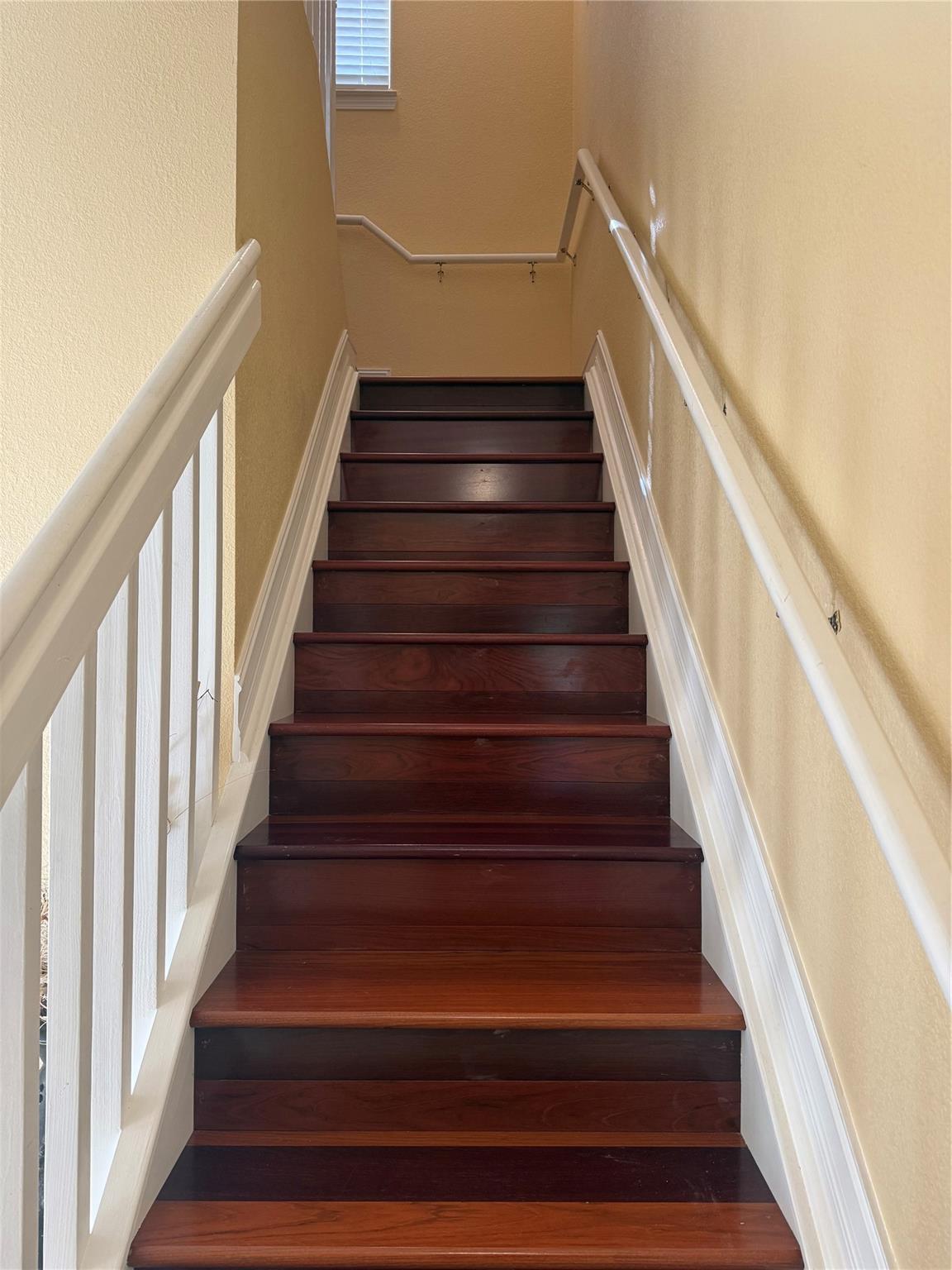 Oak Wood 80-39 B - Residential