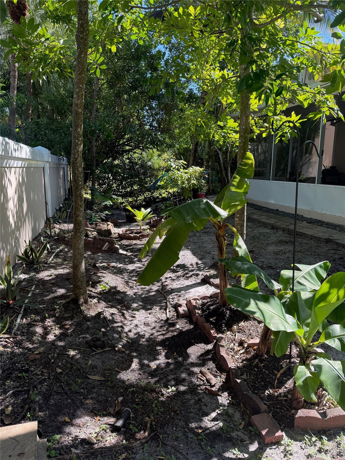 Oak Wood 80-39 B - Residential