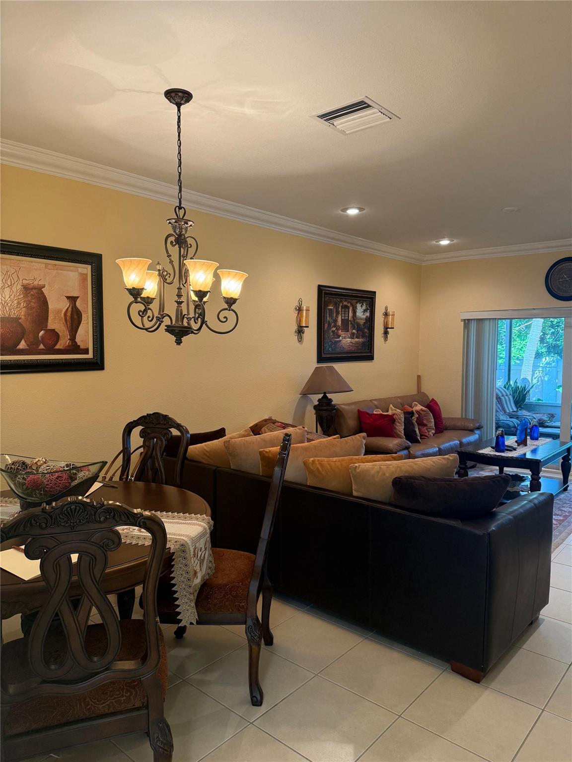 Oak Wood 80-39 B - Residential