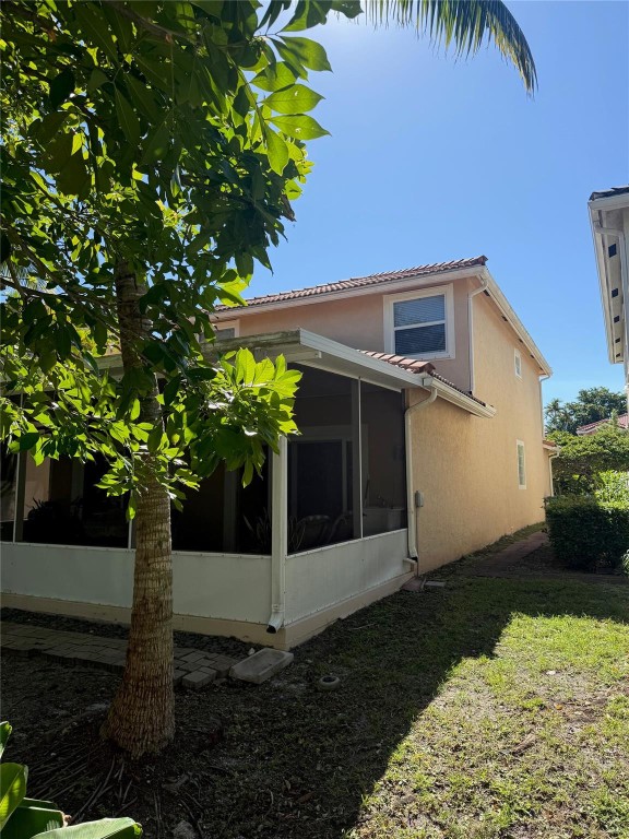 Oak Wood 80-39 B - Residential