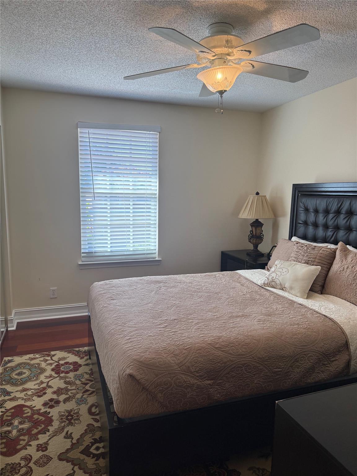 Oak Wood 80-39 B - Residential