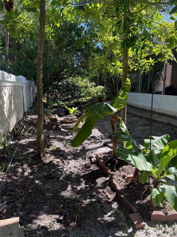 Oak Wood 80-39 B - Residential