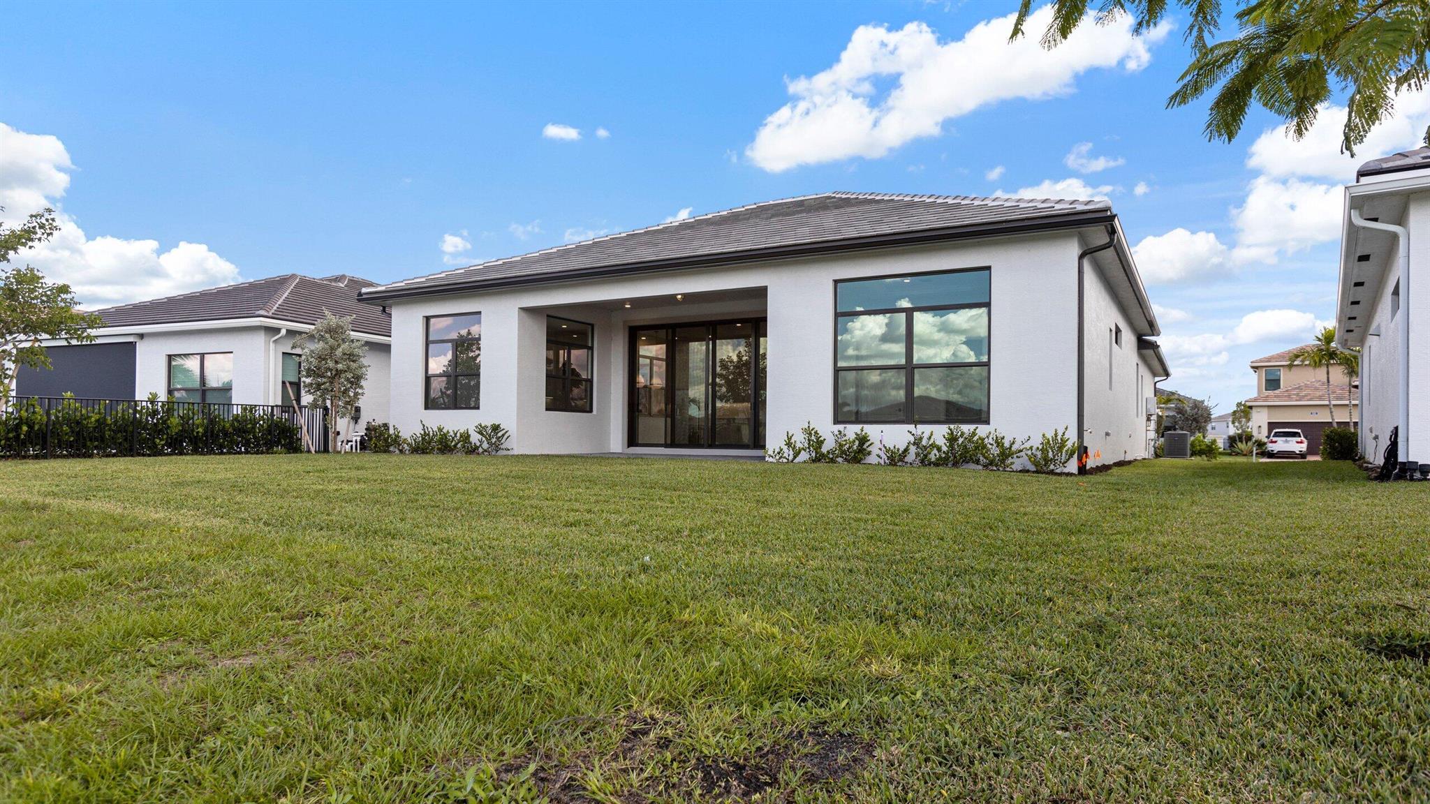 CRESSWIND PALM BEACH - Residential