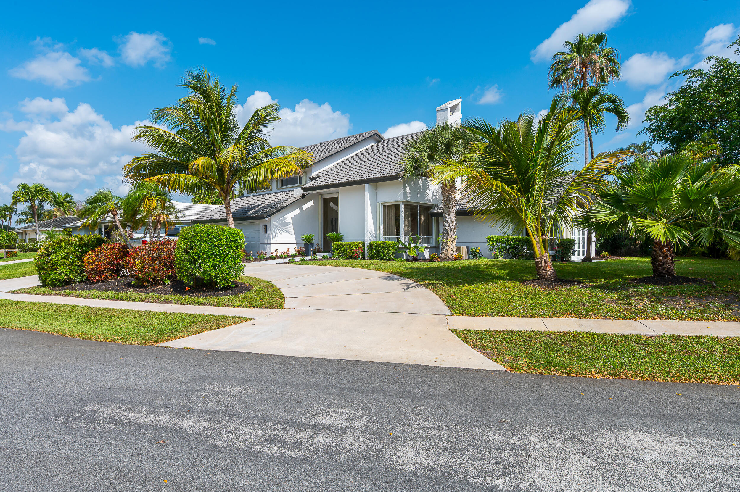 3138 Lakeview Drive