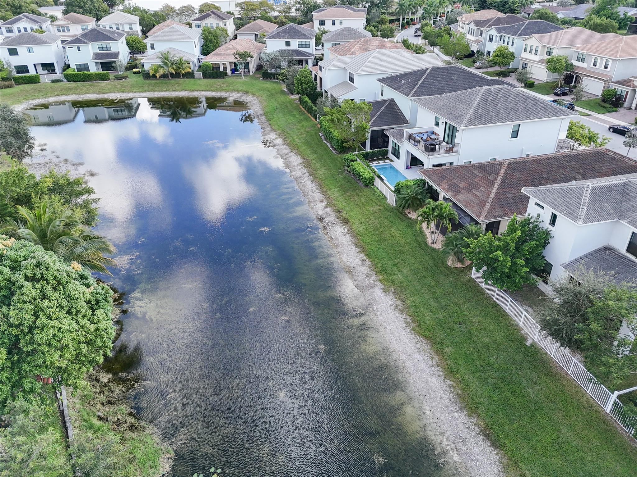 Coral Lago - Residential