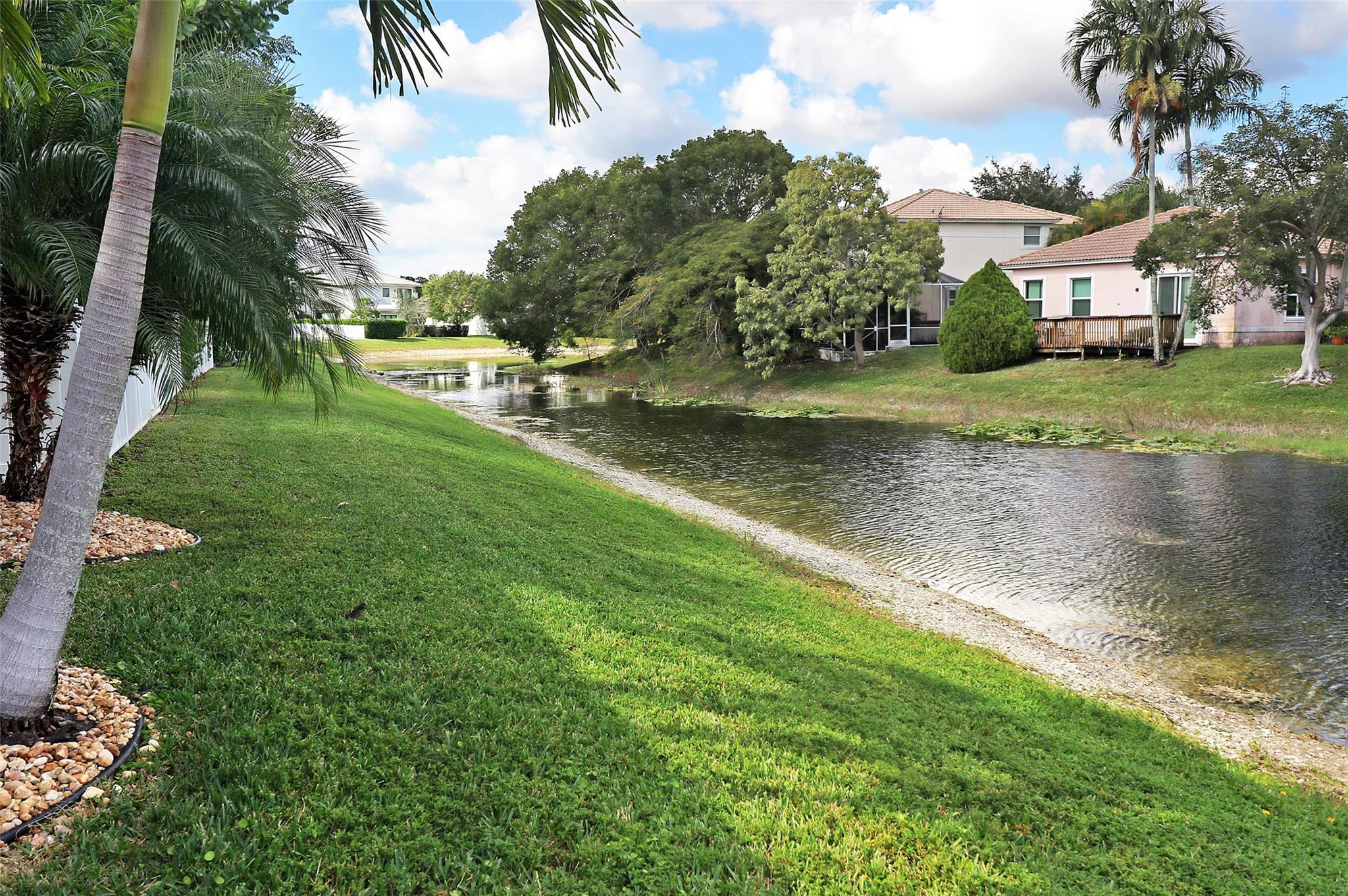 Coral Lago - Residential