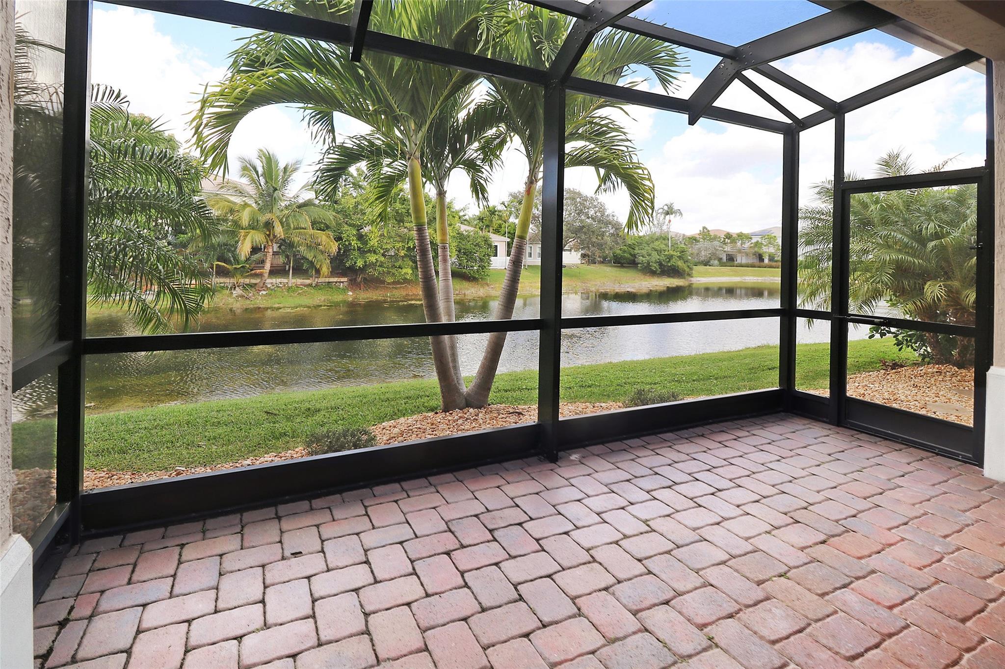 Coral Lago - Residential