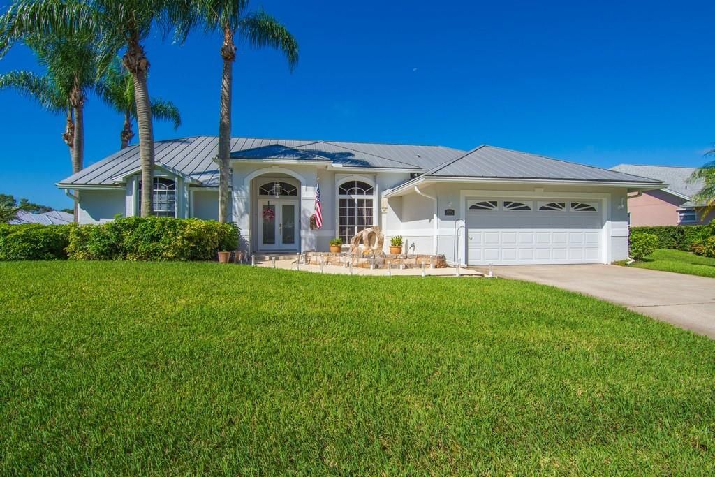 Photo of 525 46th Ct, Vero Beach, FL 32968 (MLS # F10533210)