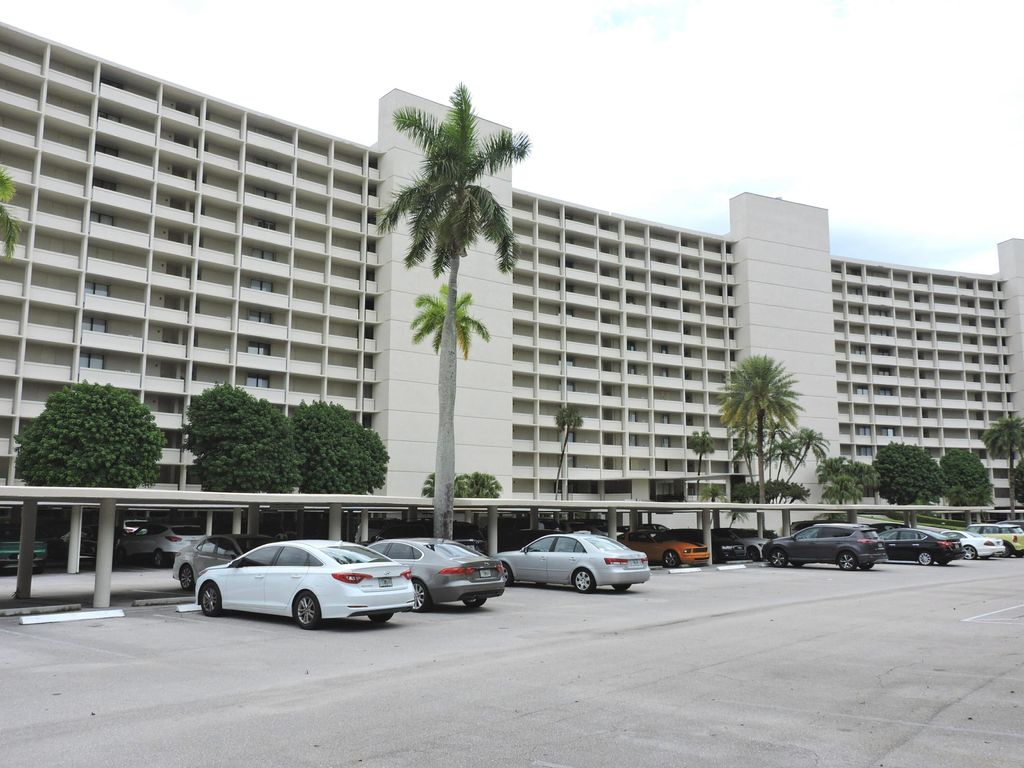 Photo of 122 Lakeshore Drive #Ph-33, North Palm Beach, FL 33408 (MLS # R10996118)