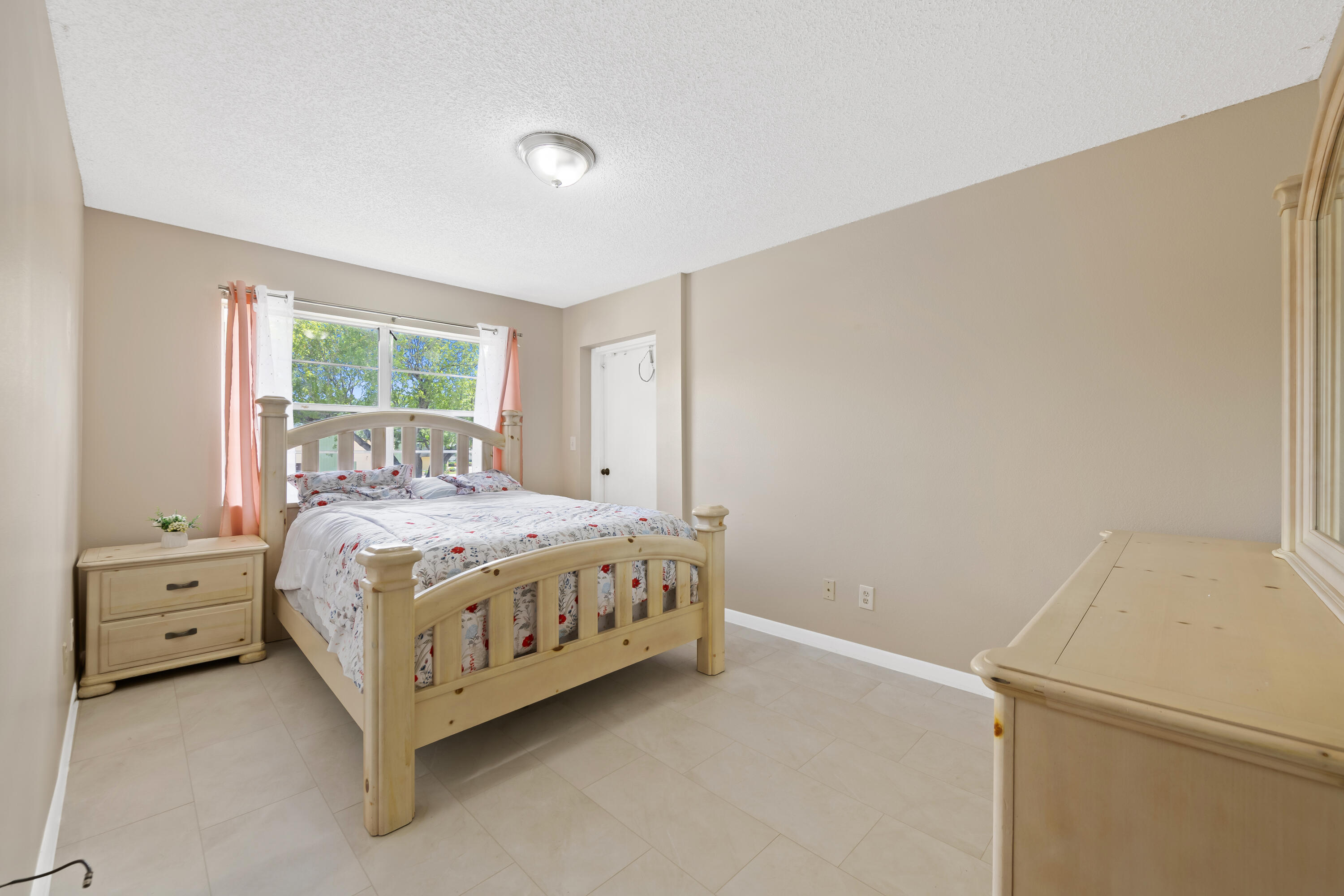 RAMBLEWOOD EAST CONDO - Residential