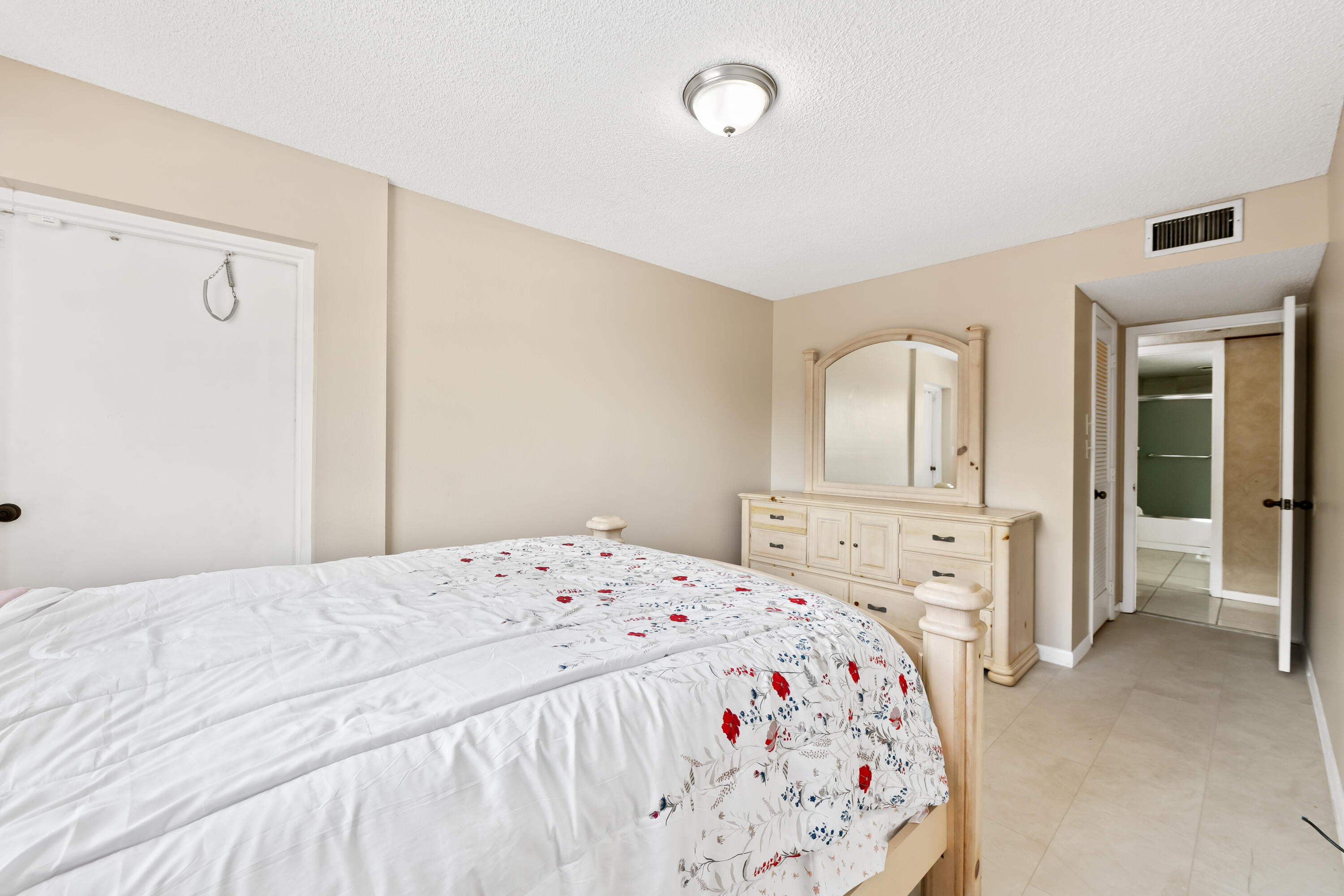 RAMBLEWOOD EAST CONDO - Residential