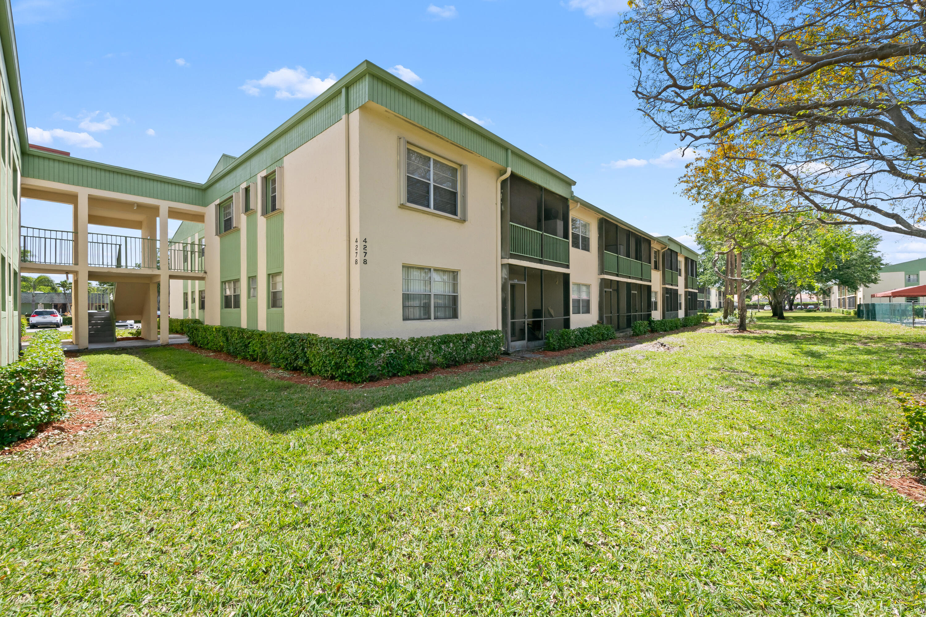 RAMBLEWOOD EAST CONDO - Residential