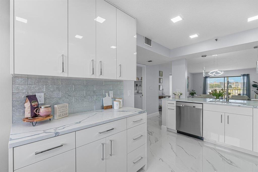 HUNTINGTON LAKES SEC TWO - Residential