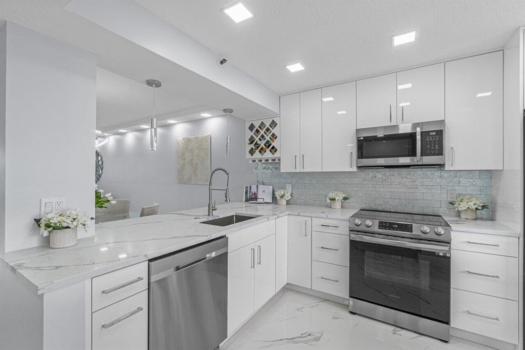 HUNTINGTON LAKES SEC TWO - Residential