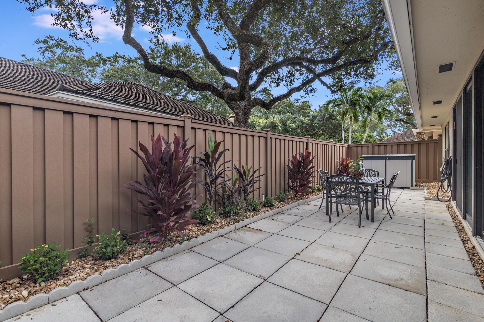 TWELVE OAKS CONDO - Residential