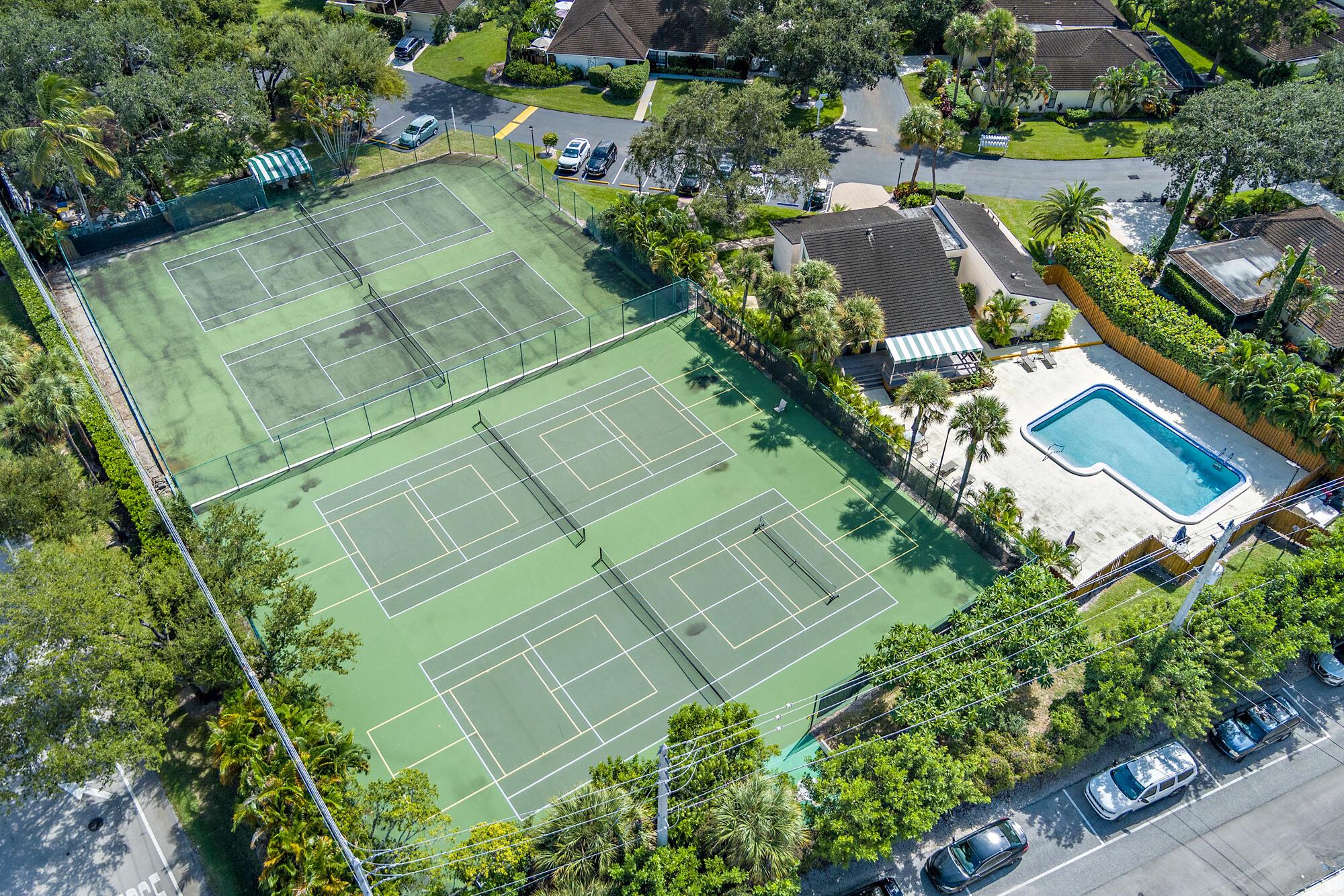 TWELVE OAKS CONDO - Residential