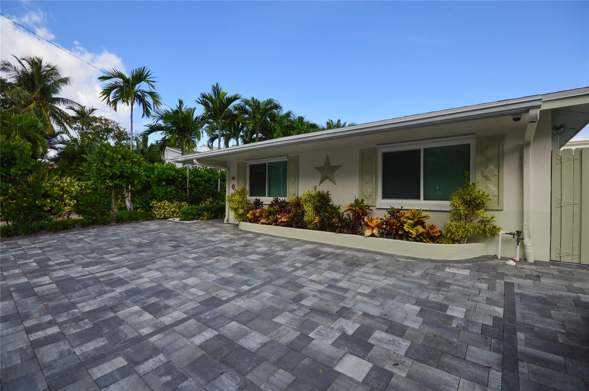Located in the southeast section of Victoria Park amidst a lush garden setting, this apartment is simply adorable. The ample sized bedroom has a large walk in closet. New mini split air conditioner units in both the bedroom and living area. Impact windows and doors. Granite surface in the kitchen. Bathroom has a tub shower combination. Freshly painted. Gorgeous refinished terrazzo floors. Washer and dryer on premises and no extra charge. One small pet allowed with approval. Walk to Las Olas, Annie Beck Park(great to launch a kayak or paddle board) and bike to the beach. Spotless and ready for occupancy. 650 Min. FICO score.