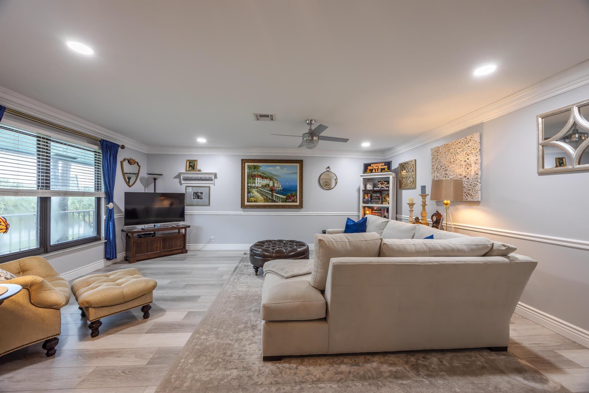 View photos, virtual tours, details... 201 SW 1st Street 0100