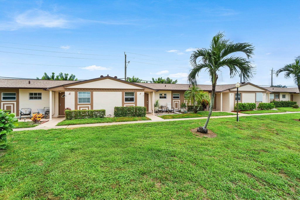 Photo of 2883 CROSLEY Drive W #F, West Palm Beach, FL 33415 (MLS # B26076901)