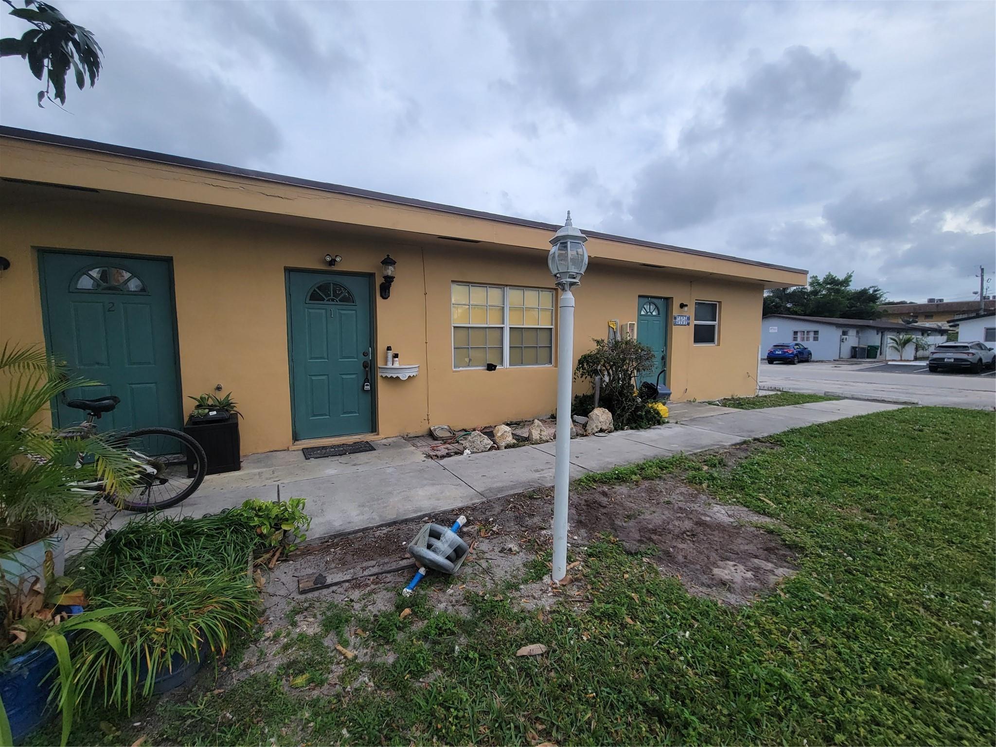 Spacious remodeled 1 bedroom apartment with central air. Freshly painted. Electric and Water included. 2 parking spaces assigned. Tile floor thru out. Laundry on site. Great school district. Convenient to shops and restaurants. Close to Hard Rock Casino. Credit check and income required. Easy to show