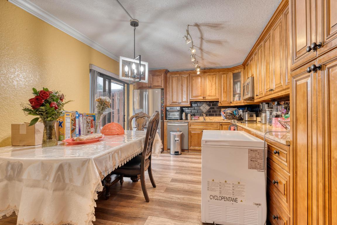 SHERWOOD LAKES - Residential