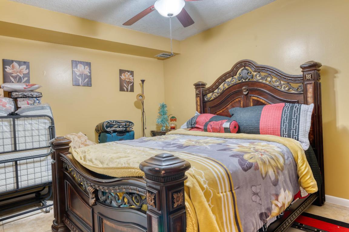 SHERWOOD LAKES - Residential