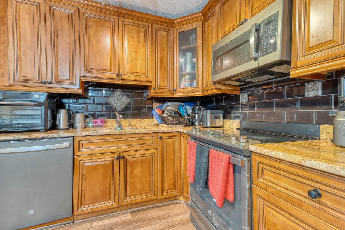 SHERWOOD LAKES - Residential