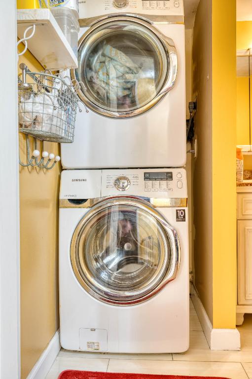 SHERWOOD LAKES - Residential